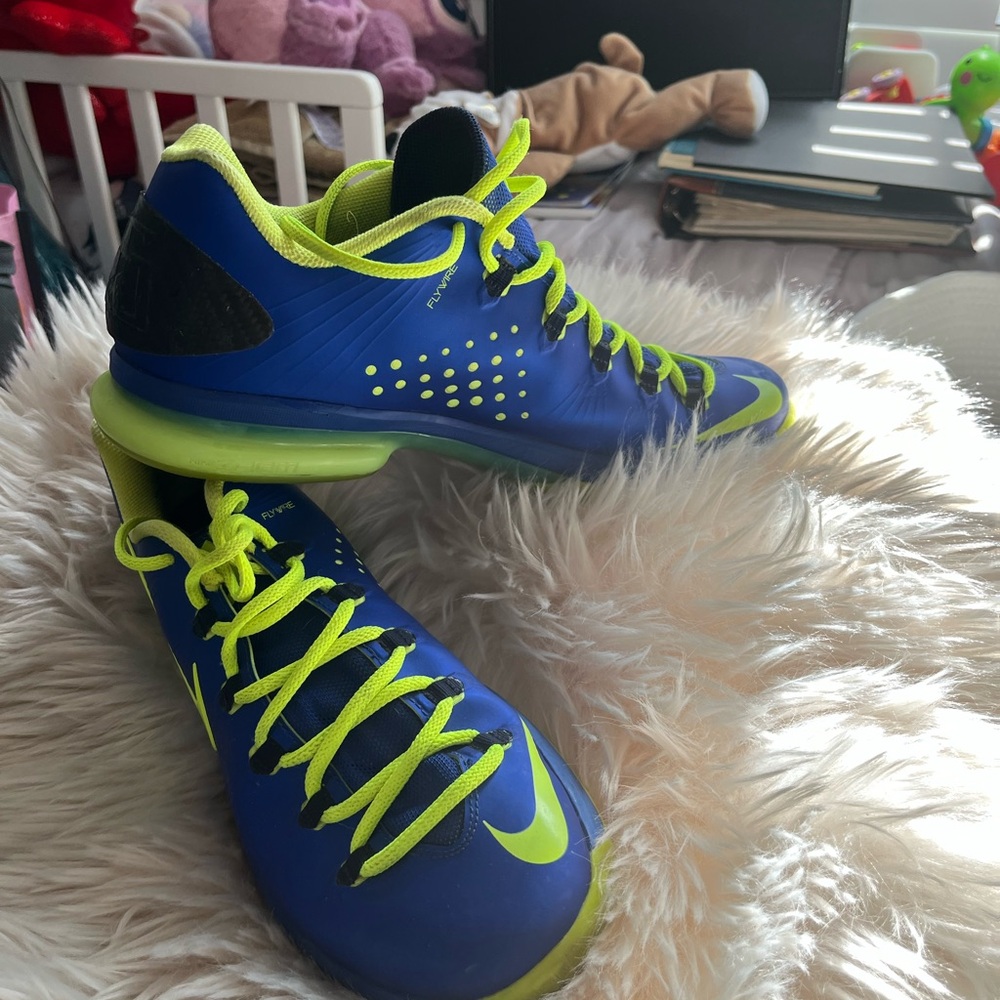 Kevin Durant Nike Blue and Green Performance Sneakers